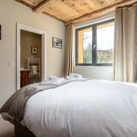 Des Amis Appt 1 - Year